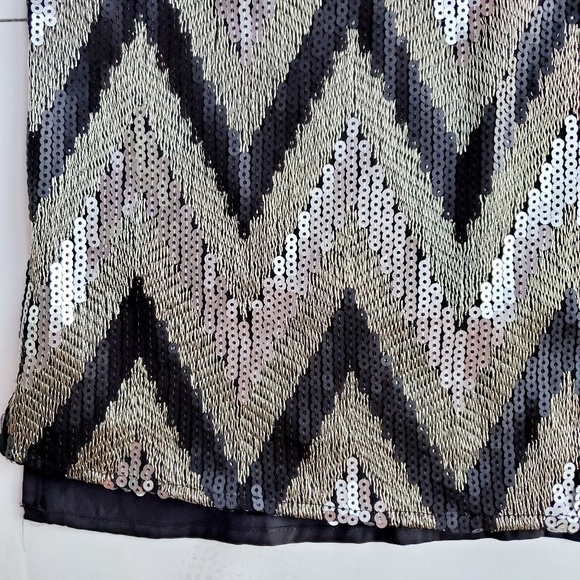 ASTR Zig-Zag Sequin Camisole - Picture 5 of 7